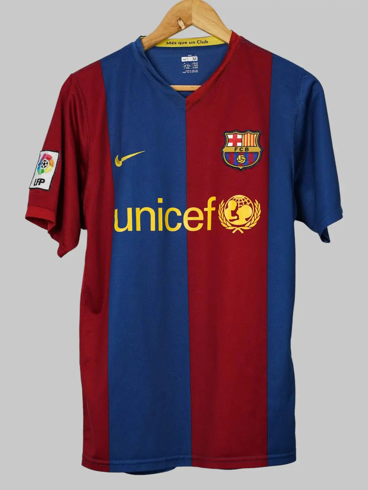 FC Barcelona Home Shirt 2006/7 Ronaldinho #10 (M)