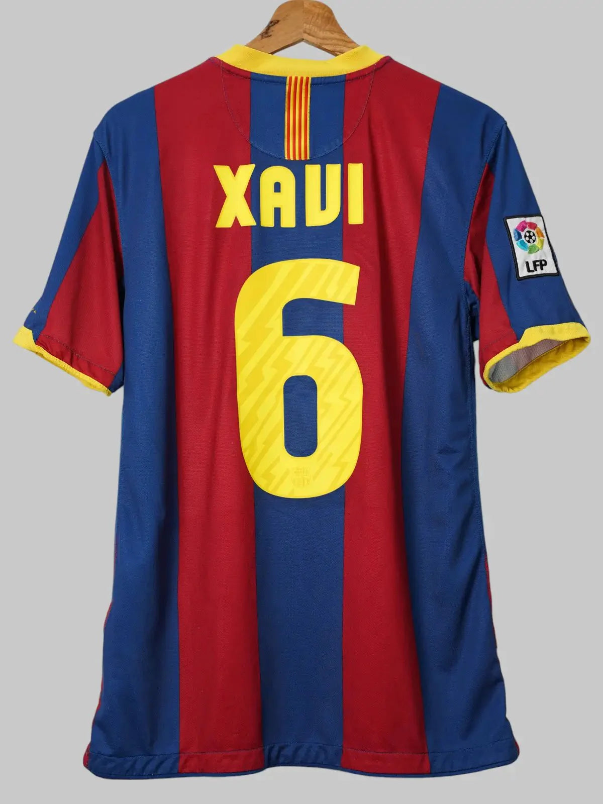 FC Barcelona Home Shirt 2010/11 Xavi #6 (M)