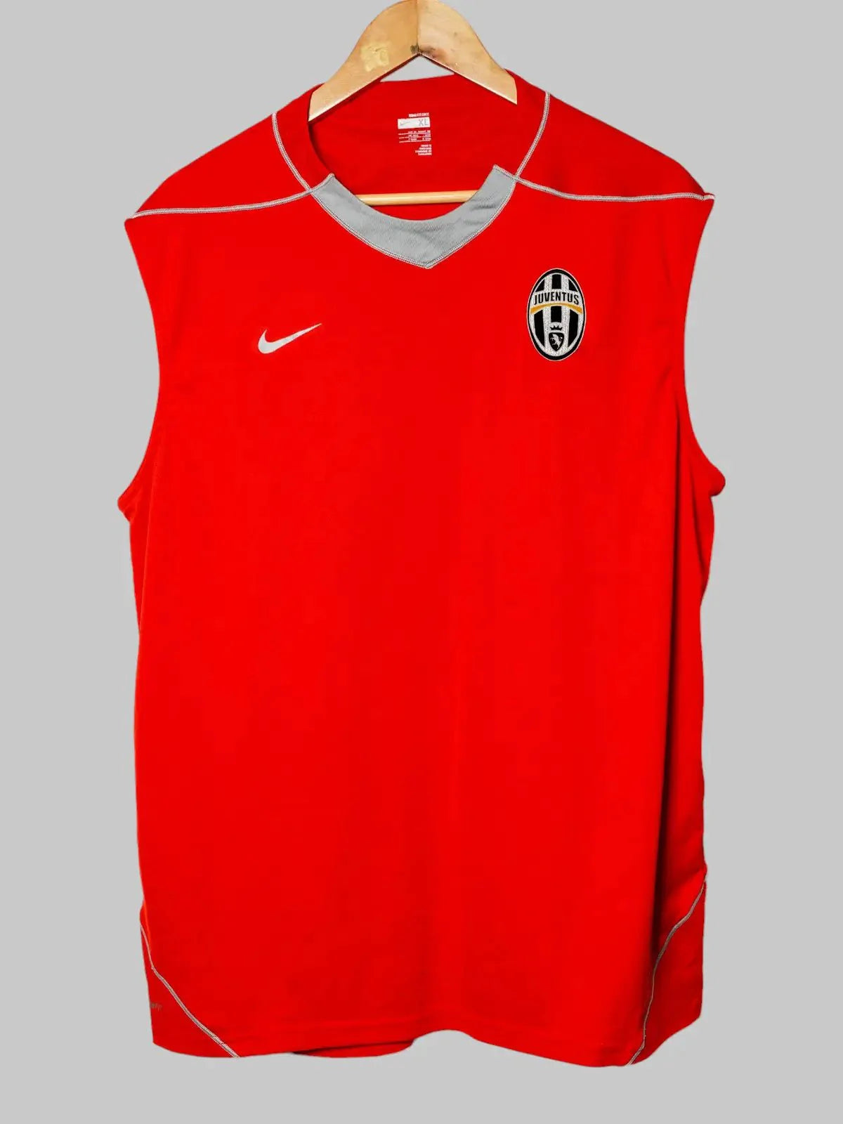 Juventus Sleeveless Player Issue Training Top 2007/8 (XL)