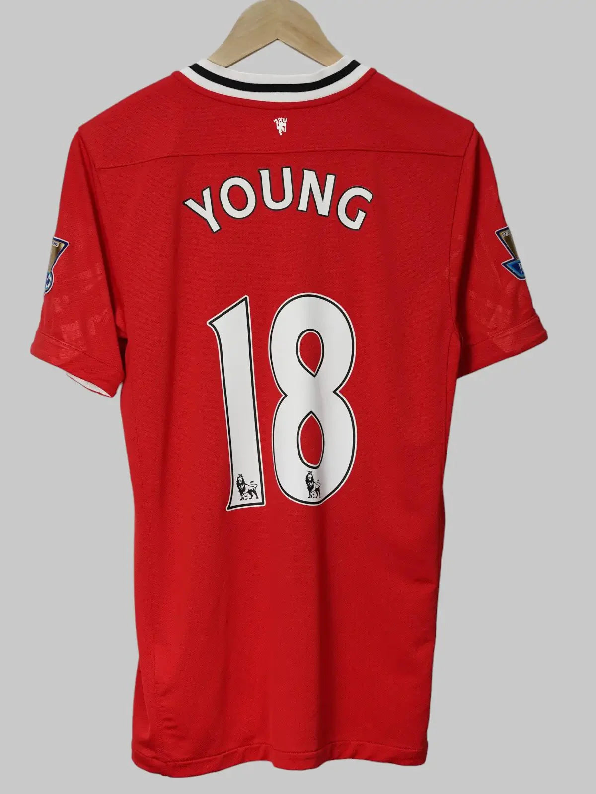 Manchester United Home Shirt 2011/12 Young #18 (S)