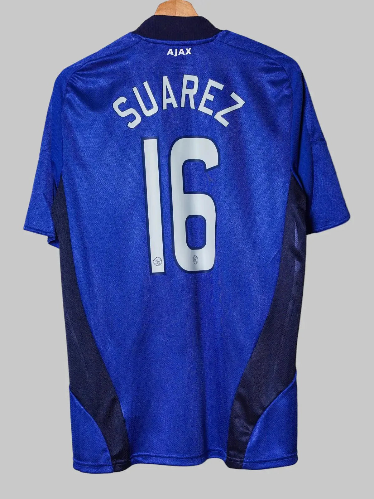 Ajax Away Shirt 2008/9 Suarez #16 (M)