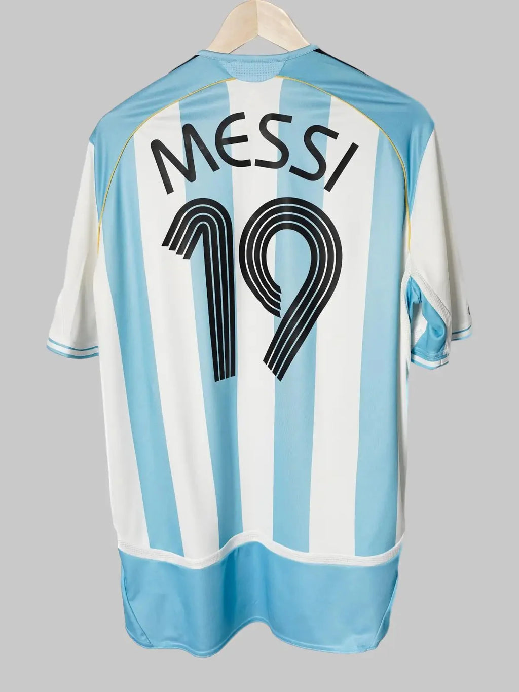 Argentina Home Shirt 2006/7 Messi #19 (L)