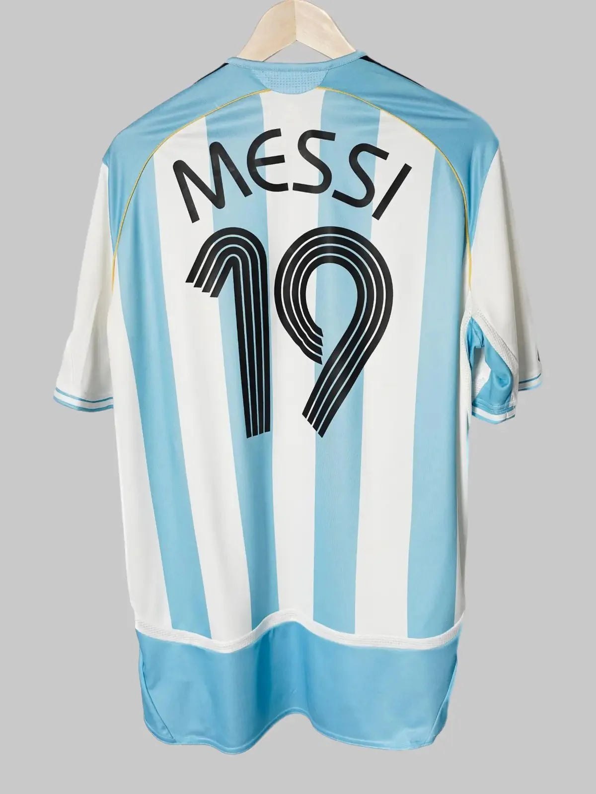 Argentina Home Shirt 2006/7 Messi #19 (L)