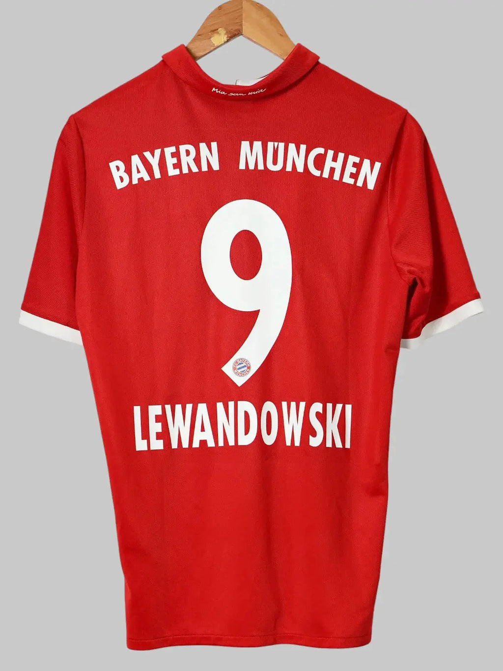 Bayern Munich Home Shirt 2016/17 Lewandowski #9 (XL Kids)