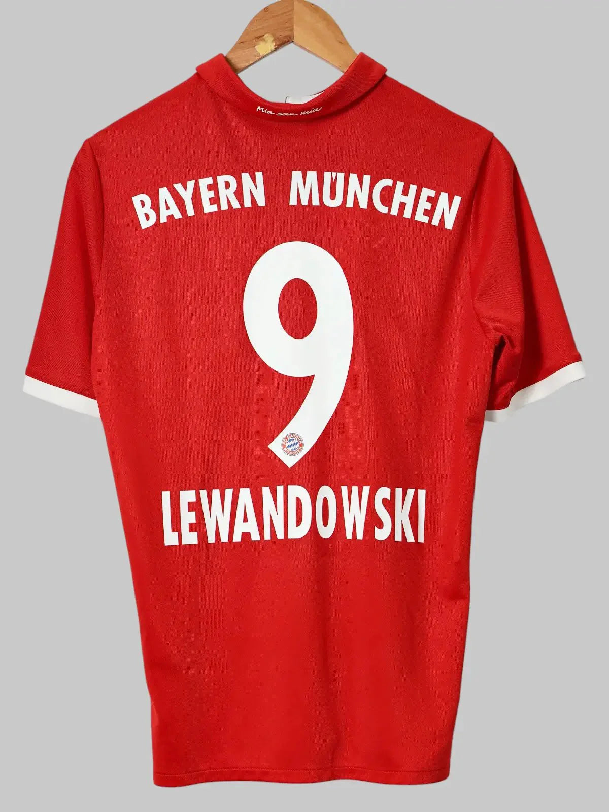 Bayern Munich Home Shirt 2016/17 Lewandowski #9 (XL Kids)