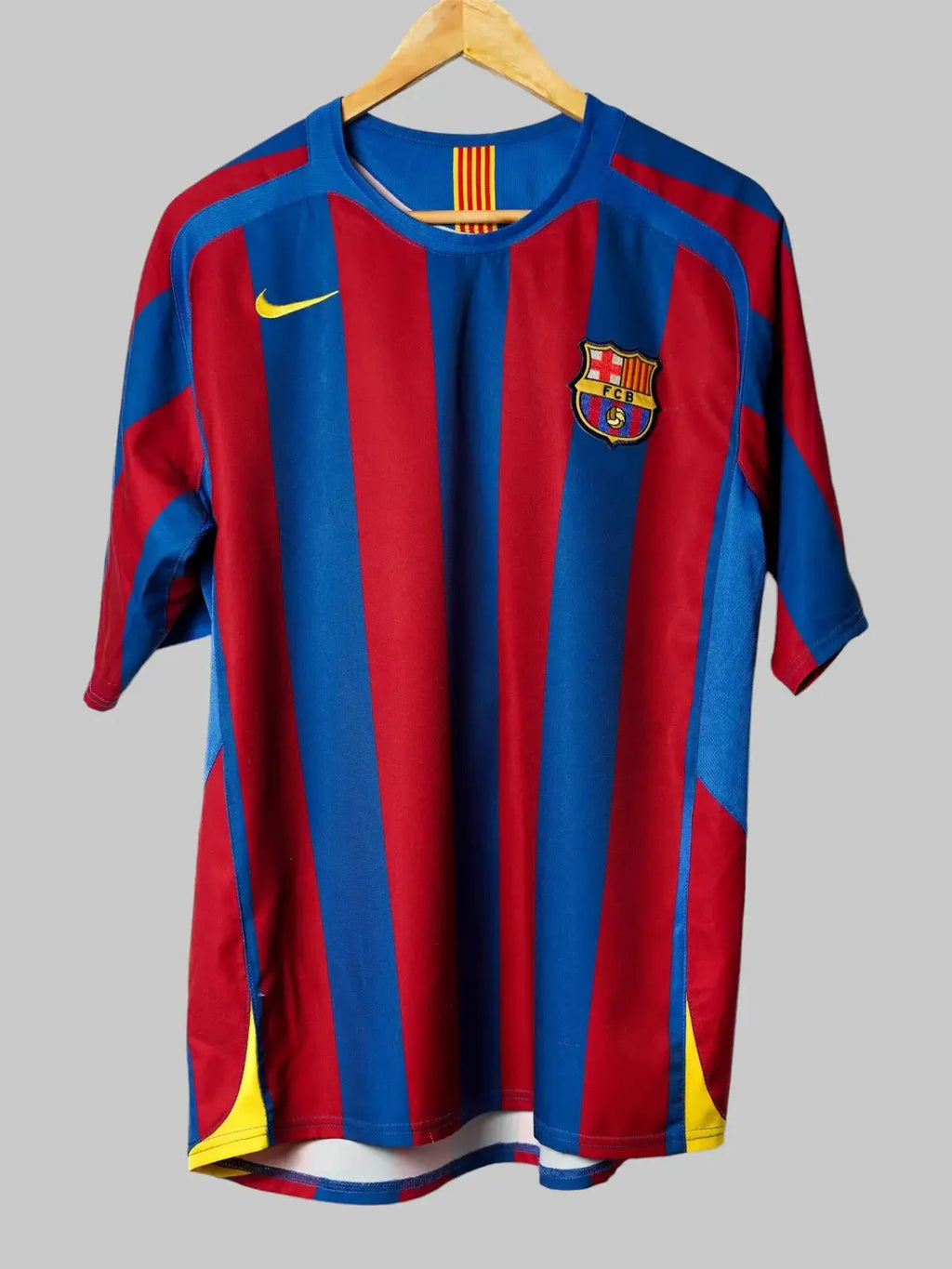 FC Barcelona Home Shirt 2005/06 Ronaldinho #10 (M)