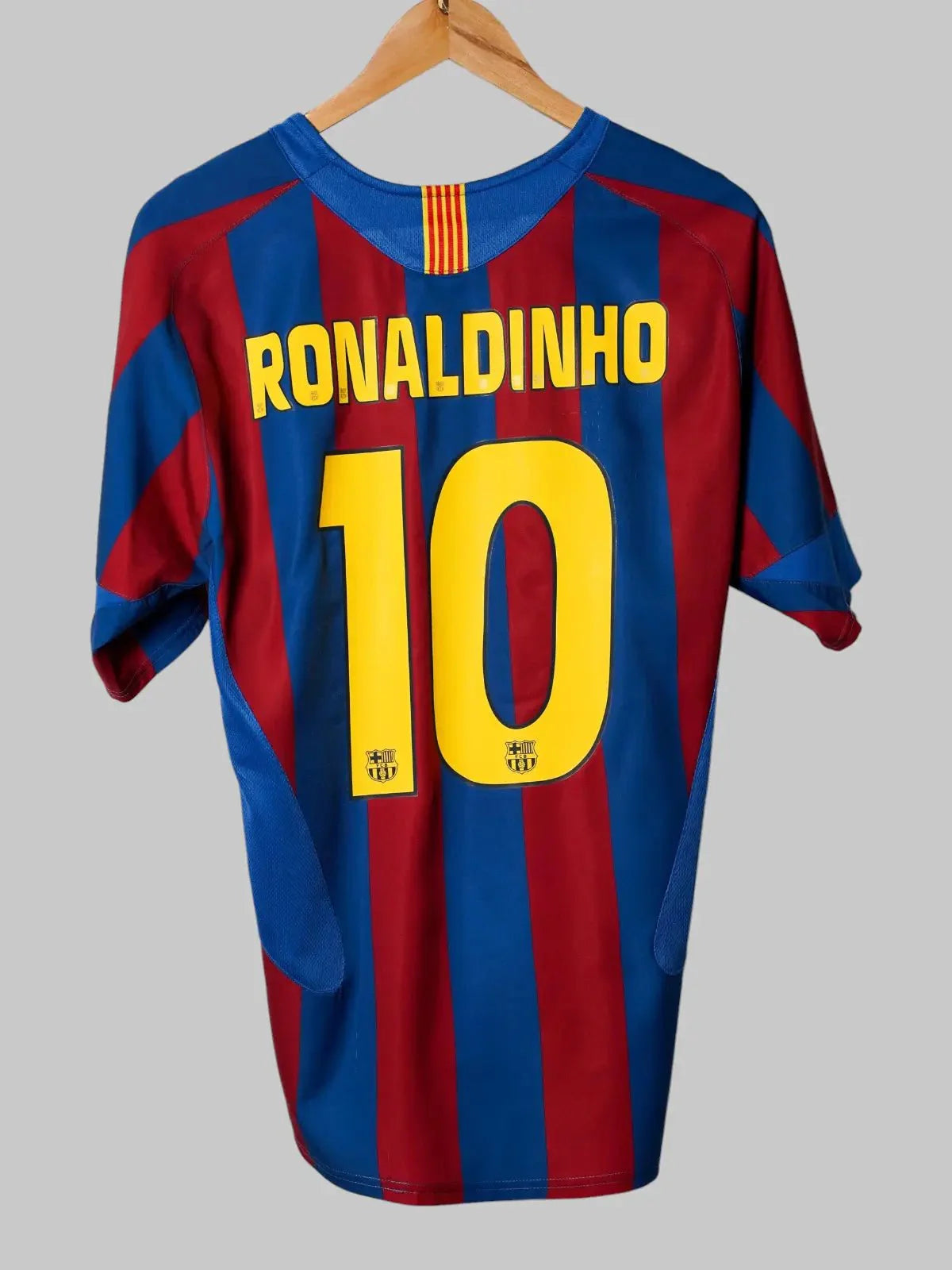 FC Barcelona Home Shirt 2005/6 Ronaldinho #10 (S)