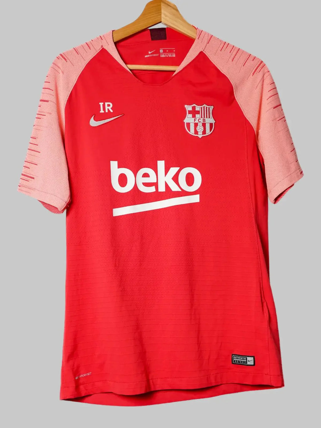 FC Barcelona Pre-Match Training Worn Shirt 2018/19 I.Rakitic (M)
