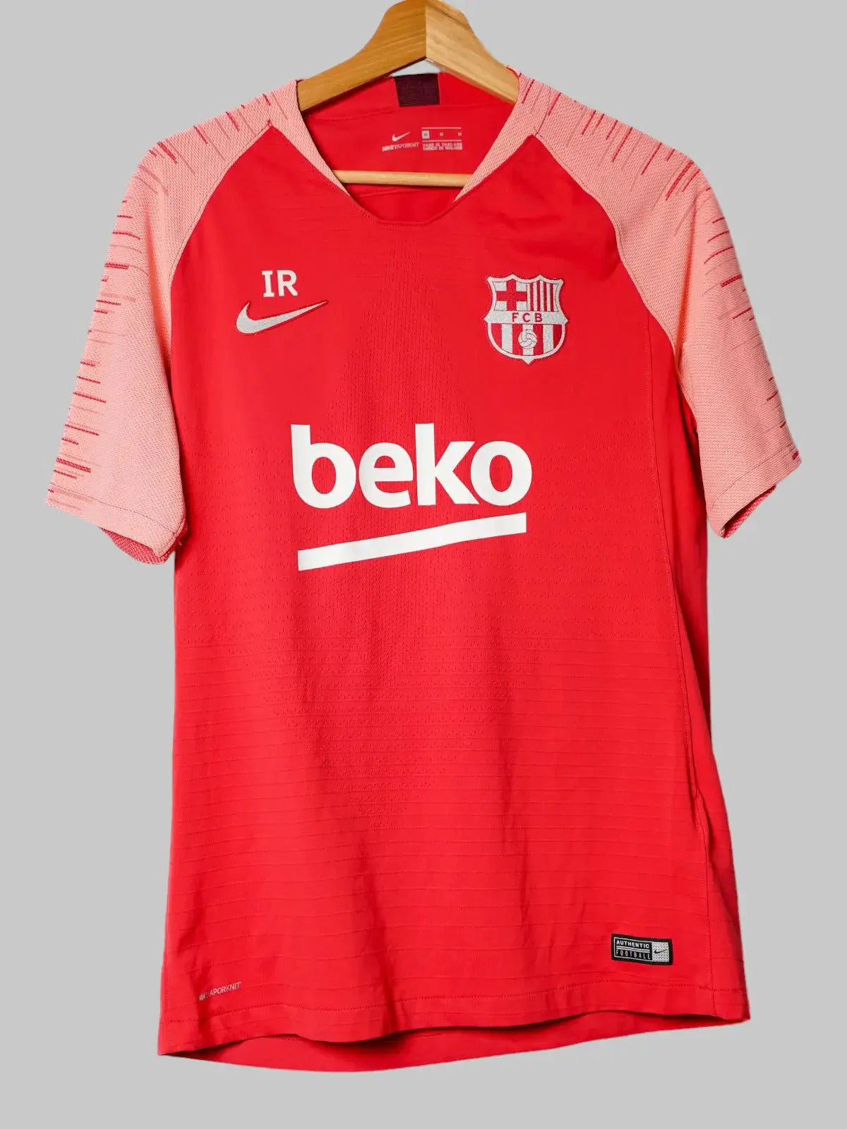FC Barcelona Pre-Match Training Worn Shirt 2018/19 I.Rakitic (M)