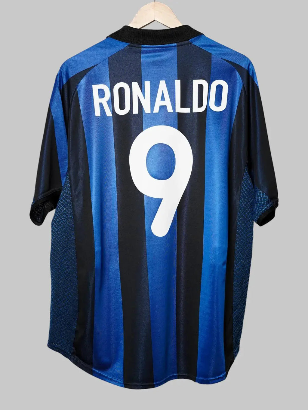Inter Milan Home Shirt 2001/2 Ronaldo #9 (XL)