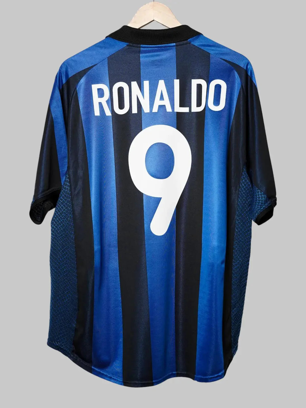 Inter Milan Home Shirt 2001/2 Ronaldo #9 (XL)