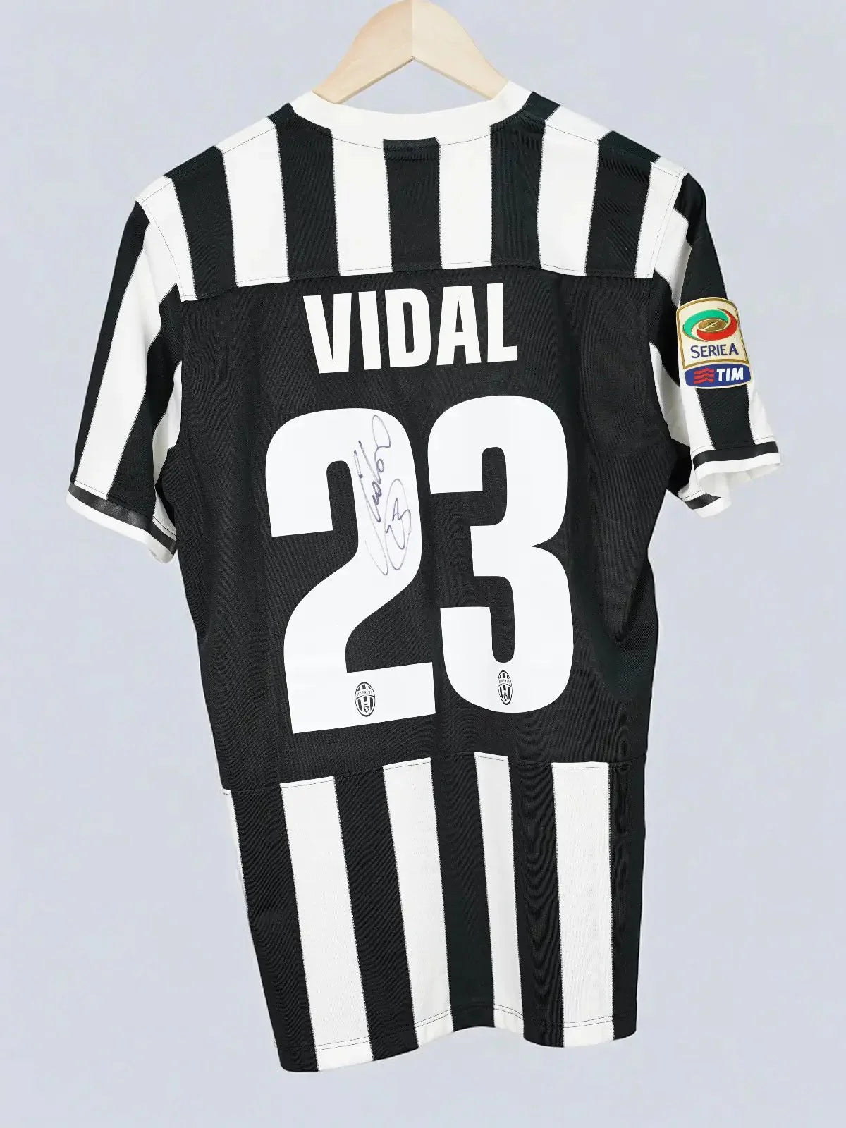 Juventus Home Shirt 2013/14 Vidal #23 Signed (M)