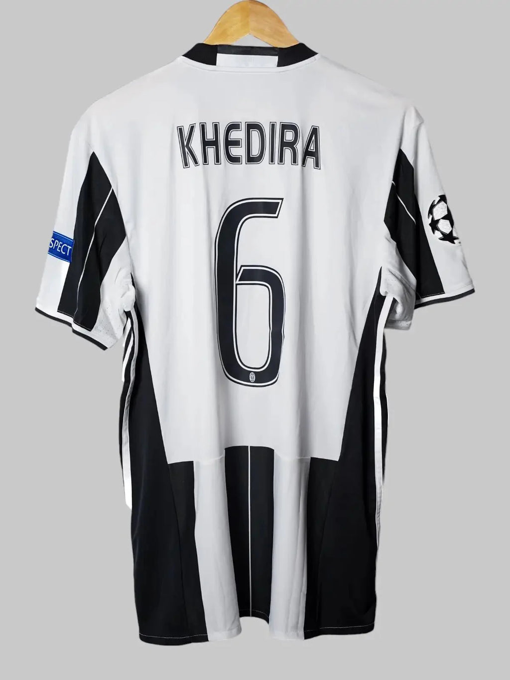 Juventus Home Shirt 2016/17 Khedira #6 (L)