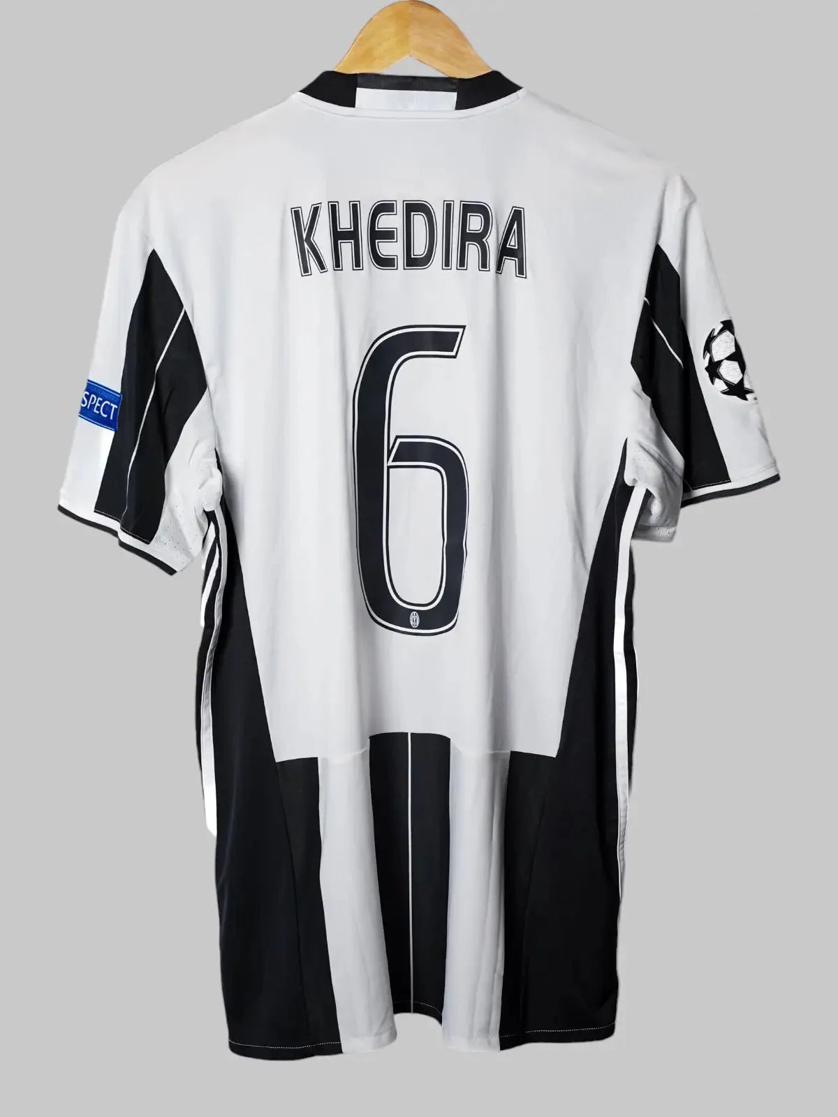 Juventus Home Shirt 2016/17 Khedira #6 (L)