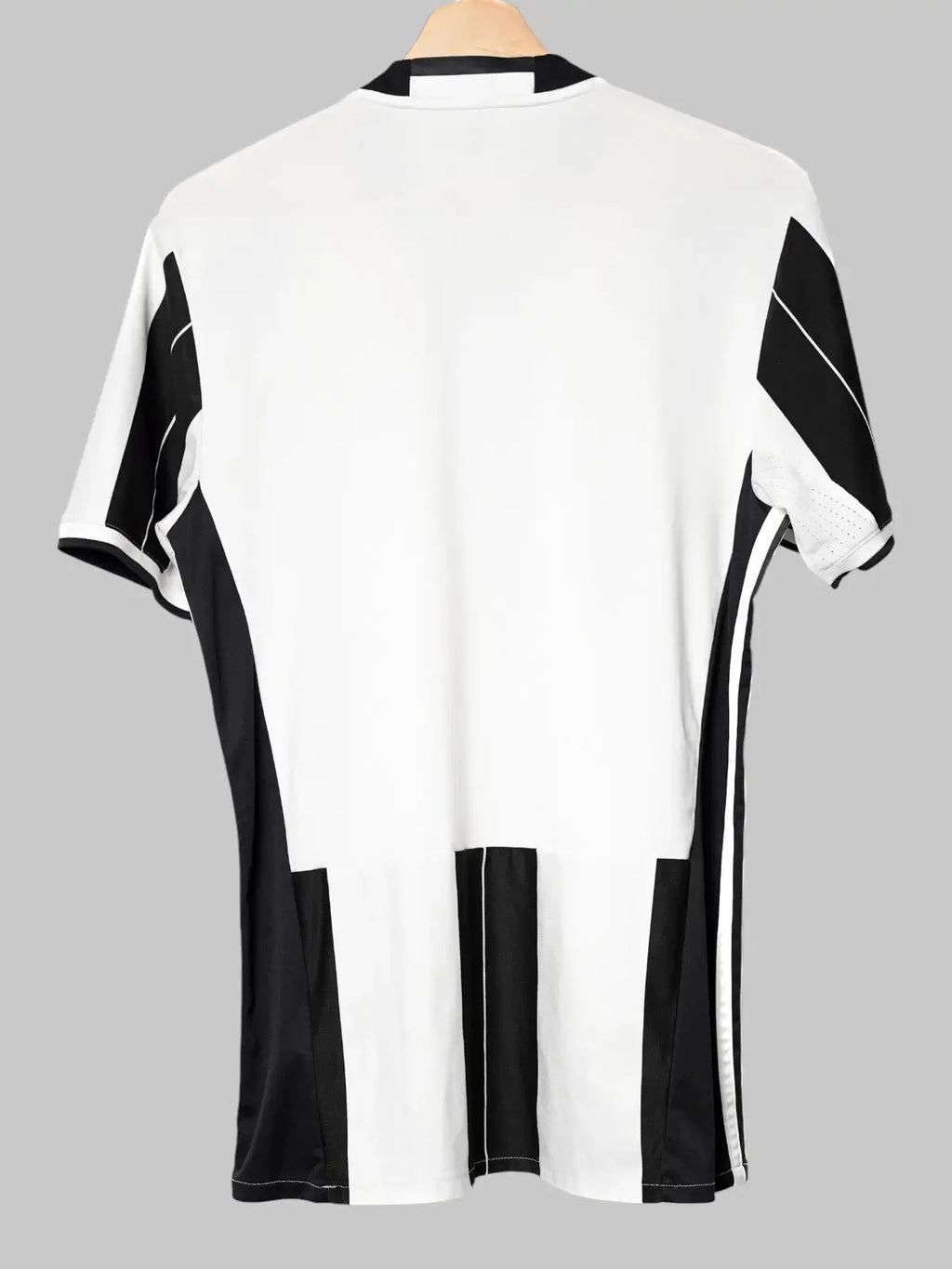 Juventus Home Shirt 2016/17 (M)