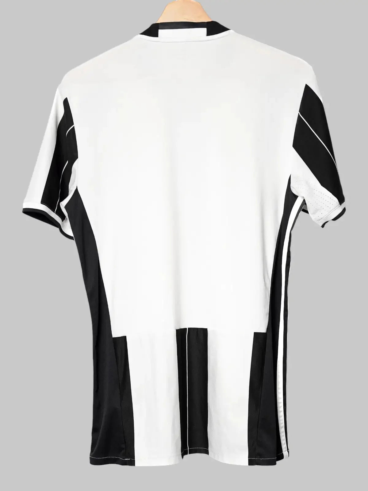 Juventus Home Shirt 2016/17 (M)