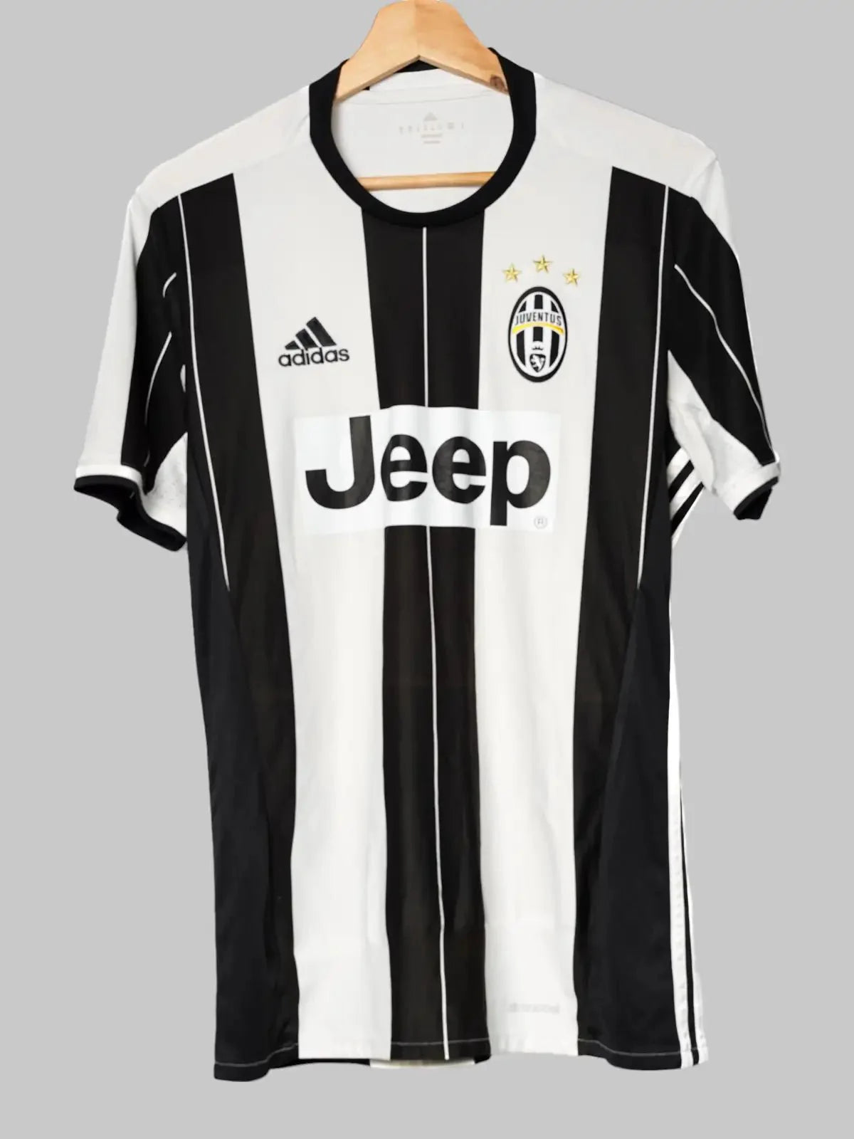 Juventus Home Shirt 2016/17 (M)