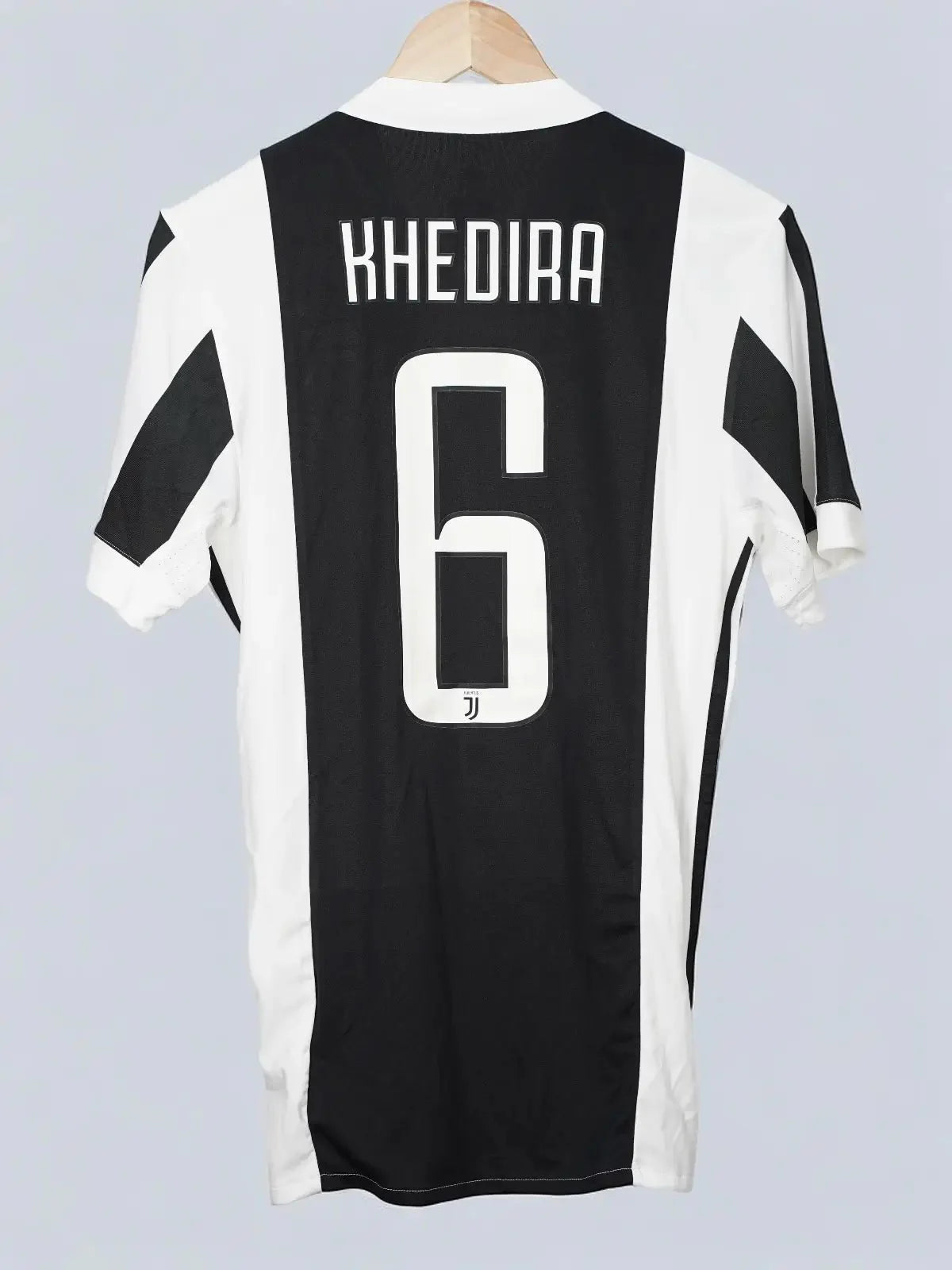 Juventus Home Shirt 2017/18 Khedira #6 (S)