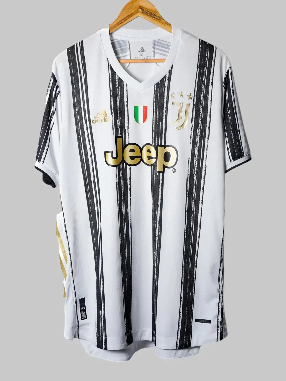 Juventus Home Shirt 2020/21 Chiesa #22 Player Issue (XL)