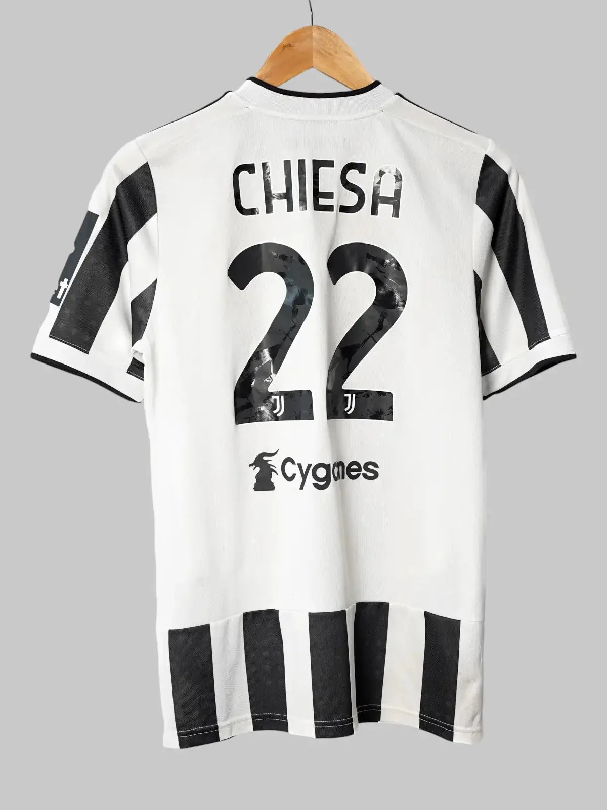 Juventus Home Shirt 2021/22 Chiesa #22 (XL Kids)