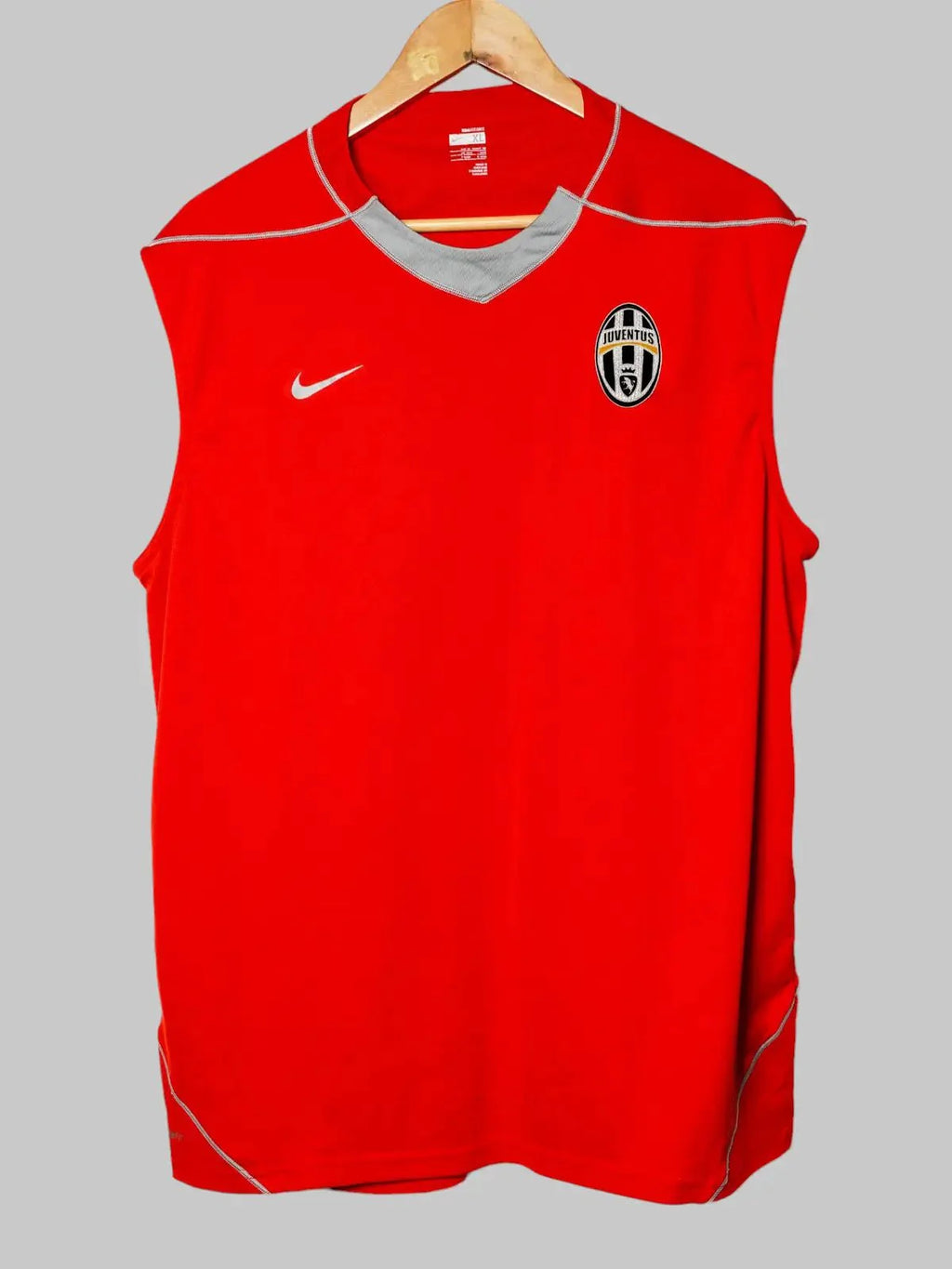 Juventus Sleeveless Player Issue Training Top 2007/8 (XL)