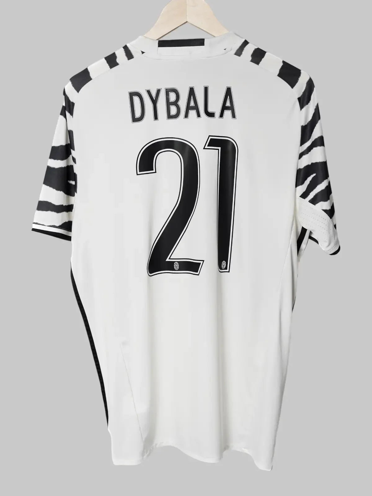 Juventus Third Shirt 2016/17 Dybala #21 (L)