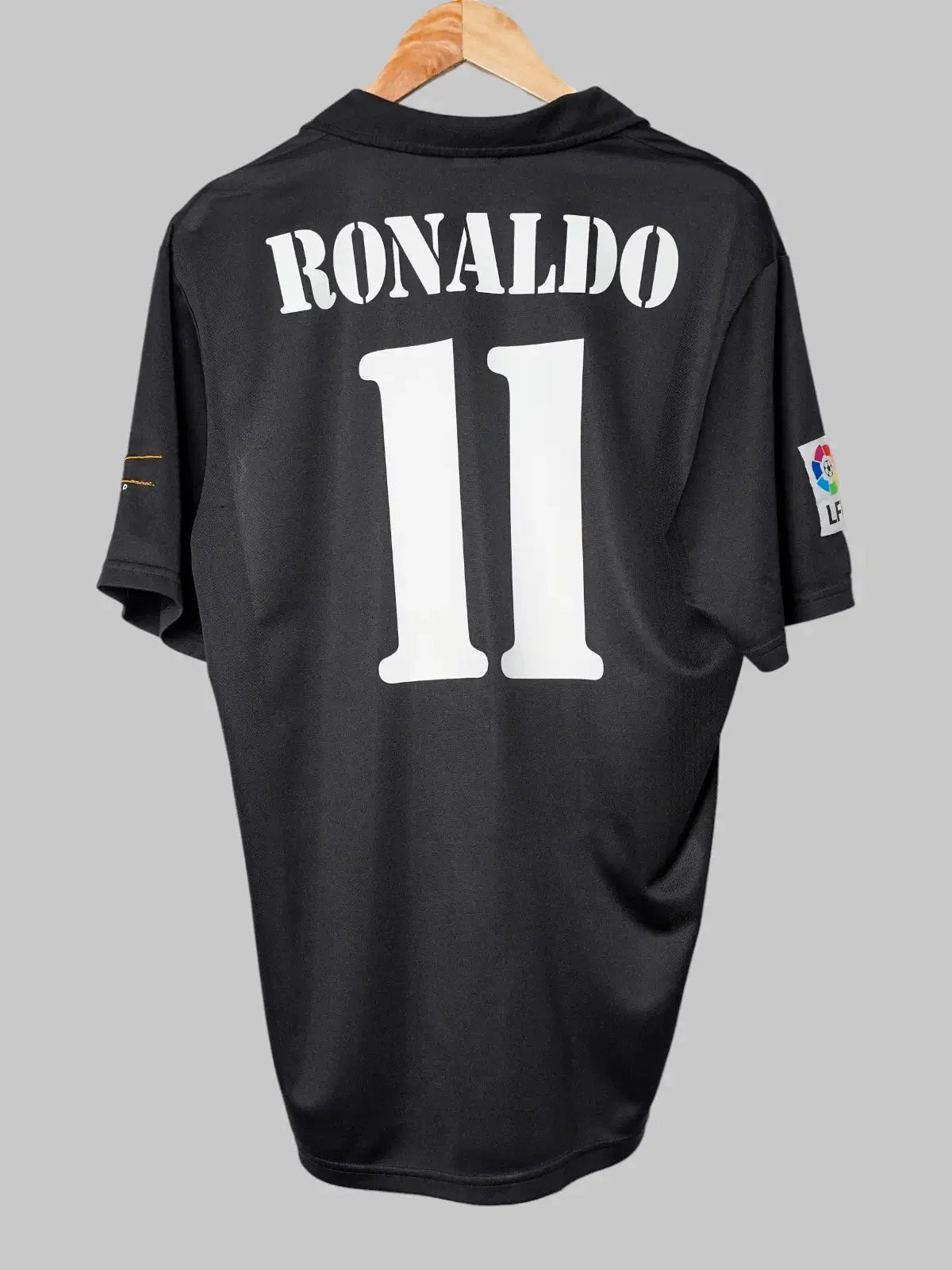 Real Madrid Away Shirt 2002/3 Ronaldo #11 (M)