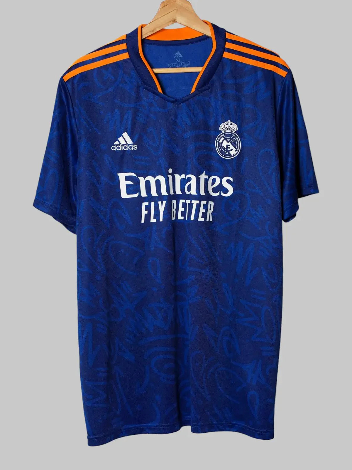 Real Madrid Away Shirt 2021/22 Benzema #9 (XL)