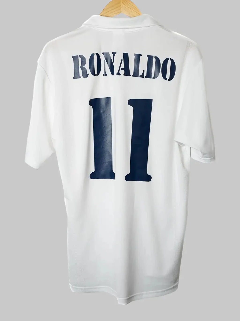 Real Madrid Home Shirt 2001/02 Ronaldo #11 (M)