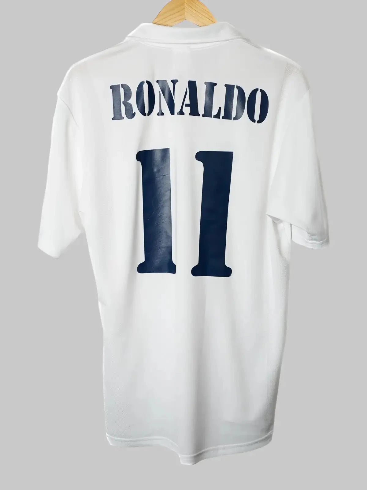 Real Madrid Home Shirt 2001/02 Ronaldo #11 (M)