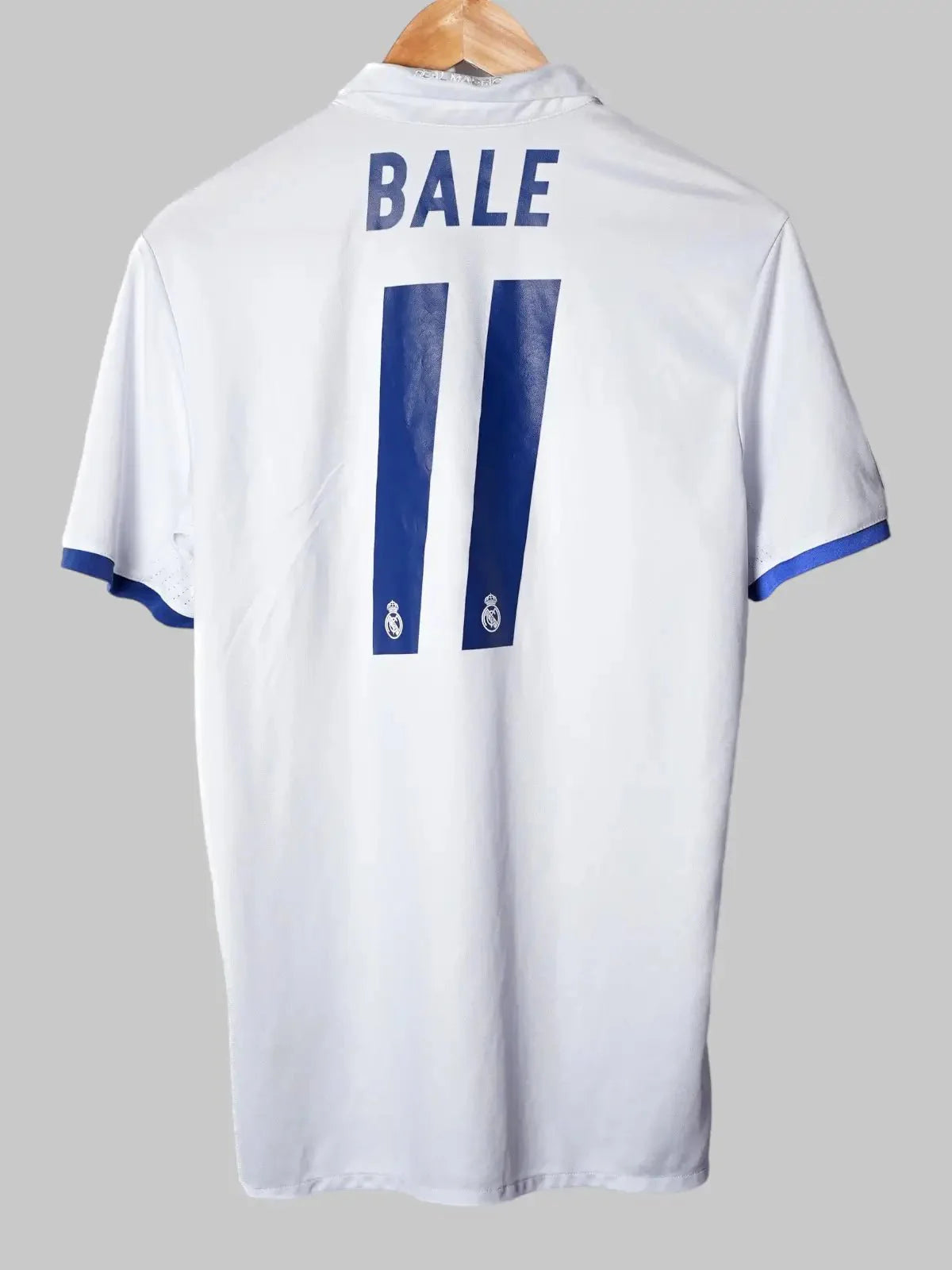 Real Madrid Home Shirt 2016/17 Bale #11 (M)
