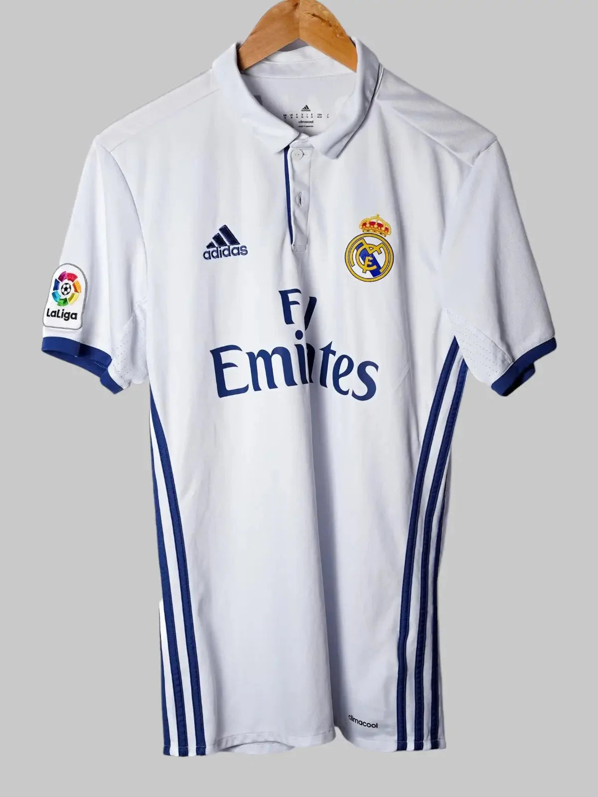 Real Madrid Home Shirt 2016/17 Bale #11 (M)