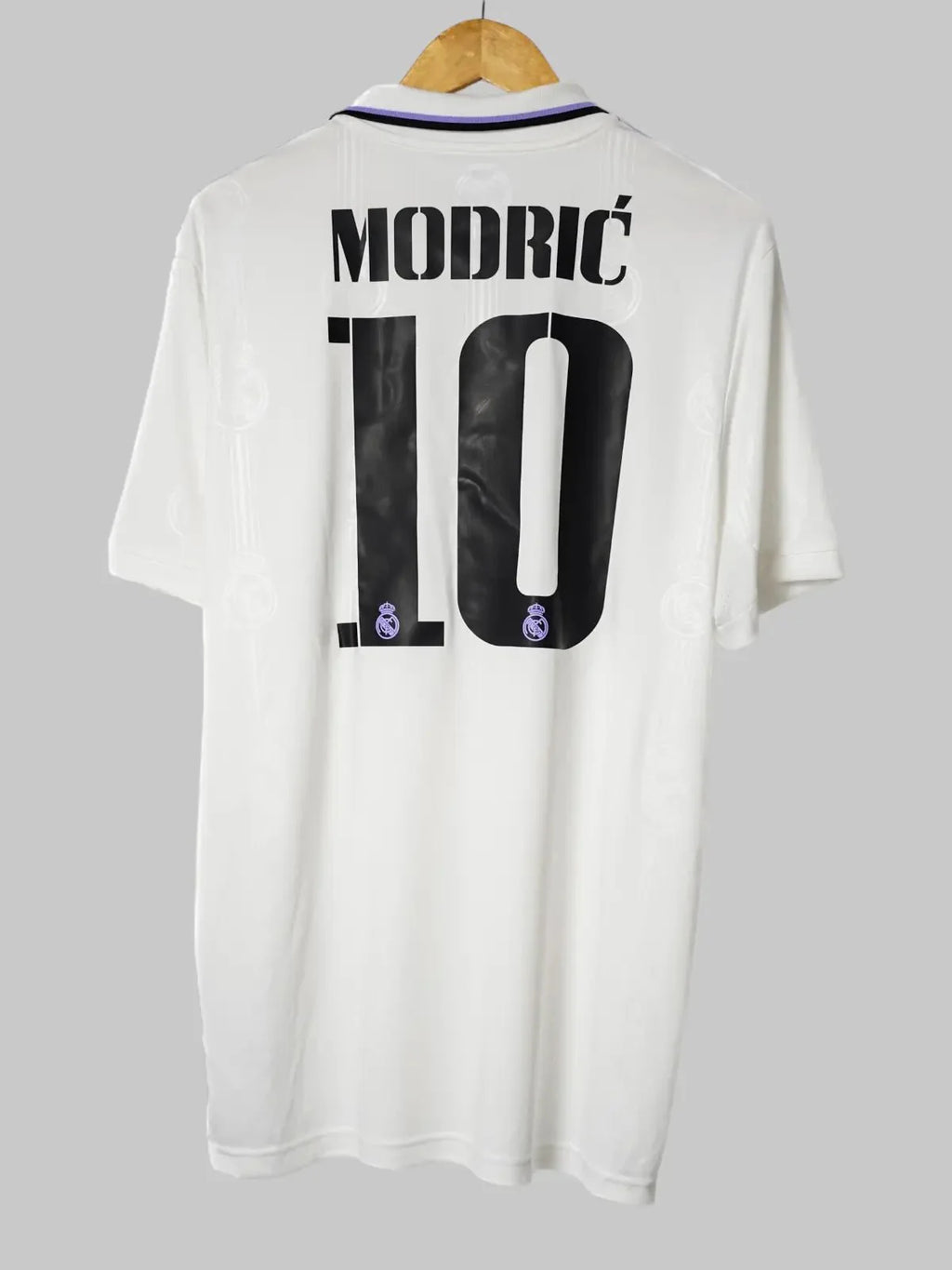 Real Madrid Home Shirt 2022/23 Modric #10 (L)