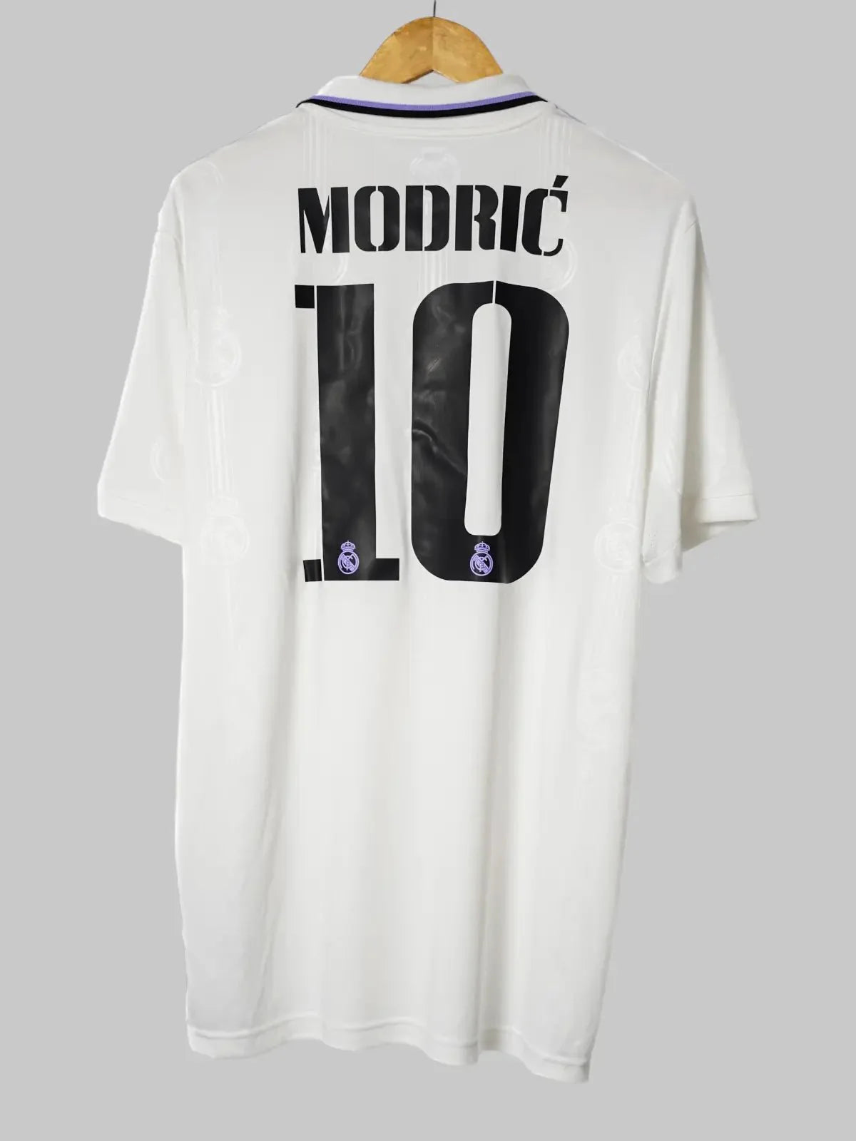 Real Madrid Home Shirt 2022/23 Modric #10 (L)