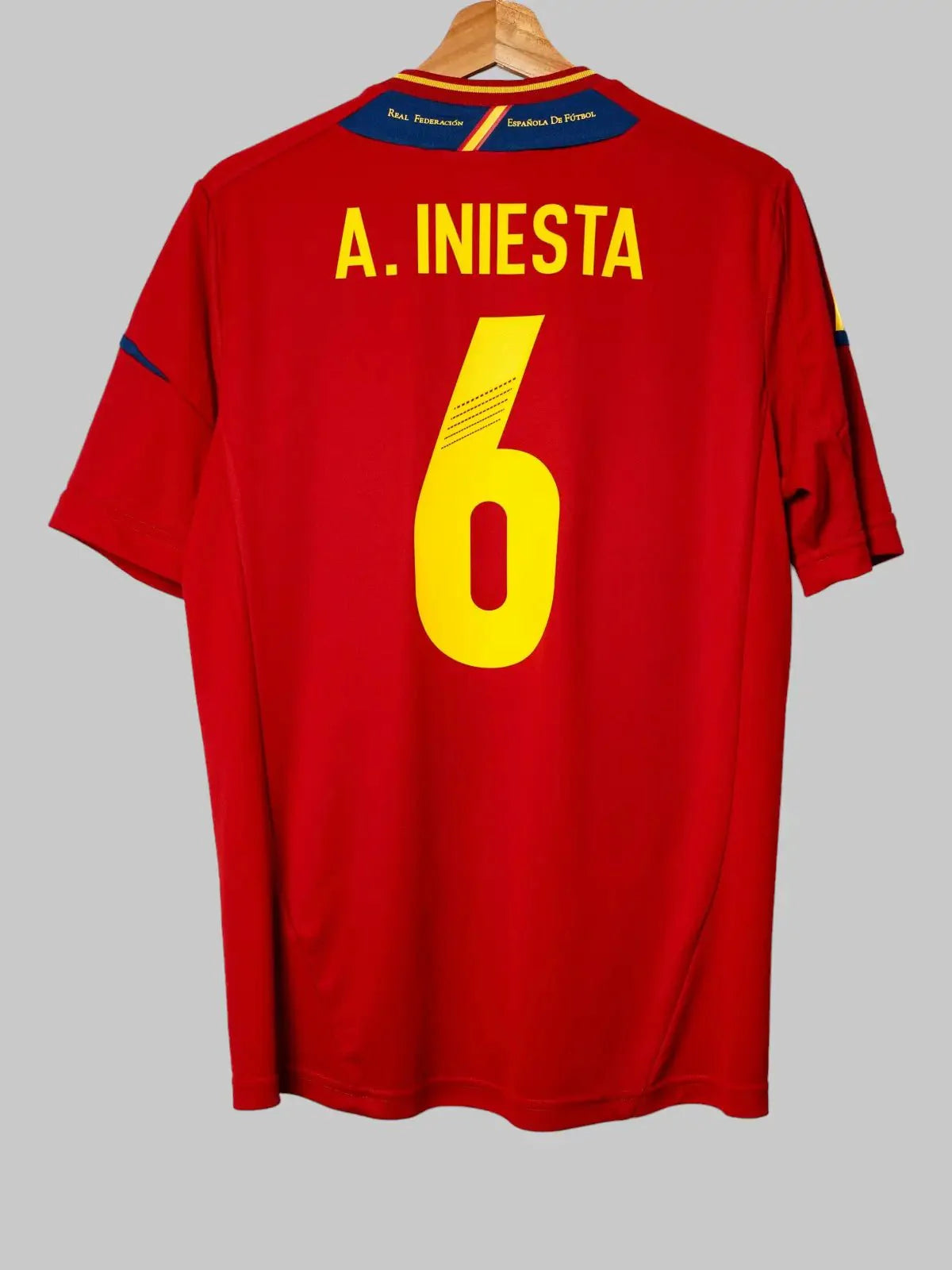 Spain Home Shirt 2012/13 A.Iniesta #6 (M)