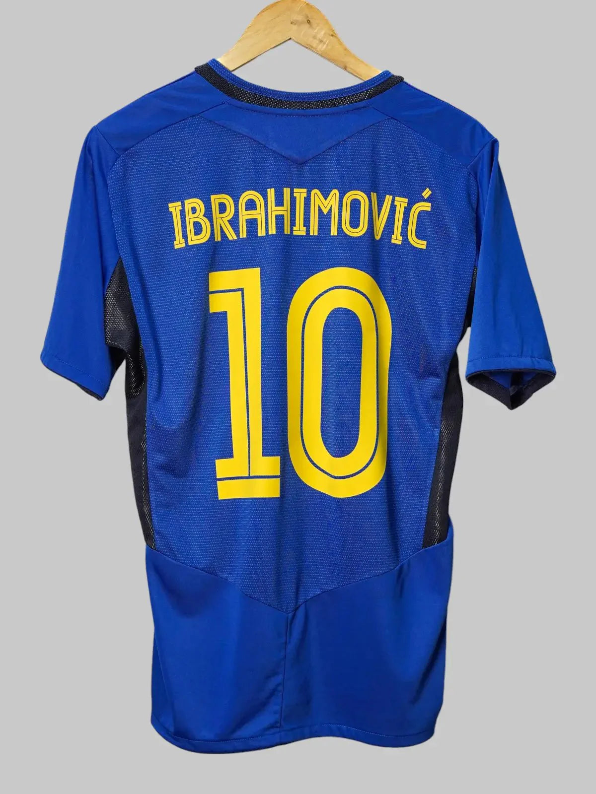 Sweden Away Shirt 2005/06 Ibrahimovic #10 (M)