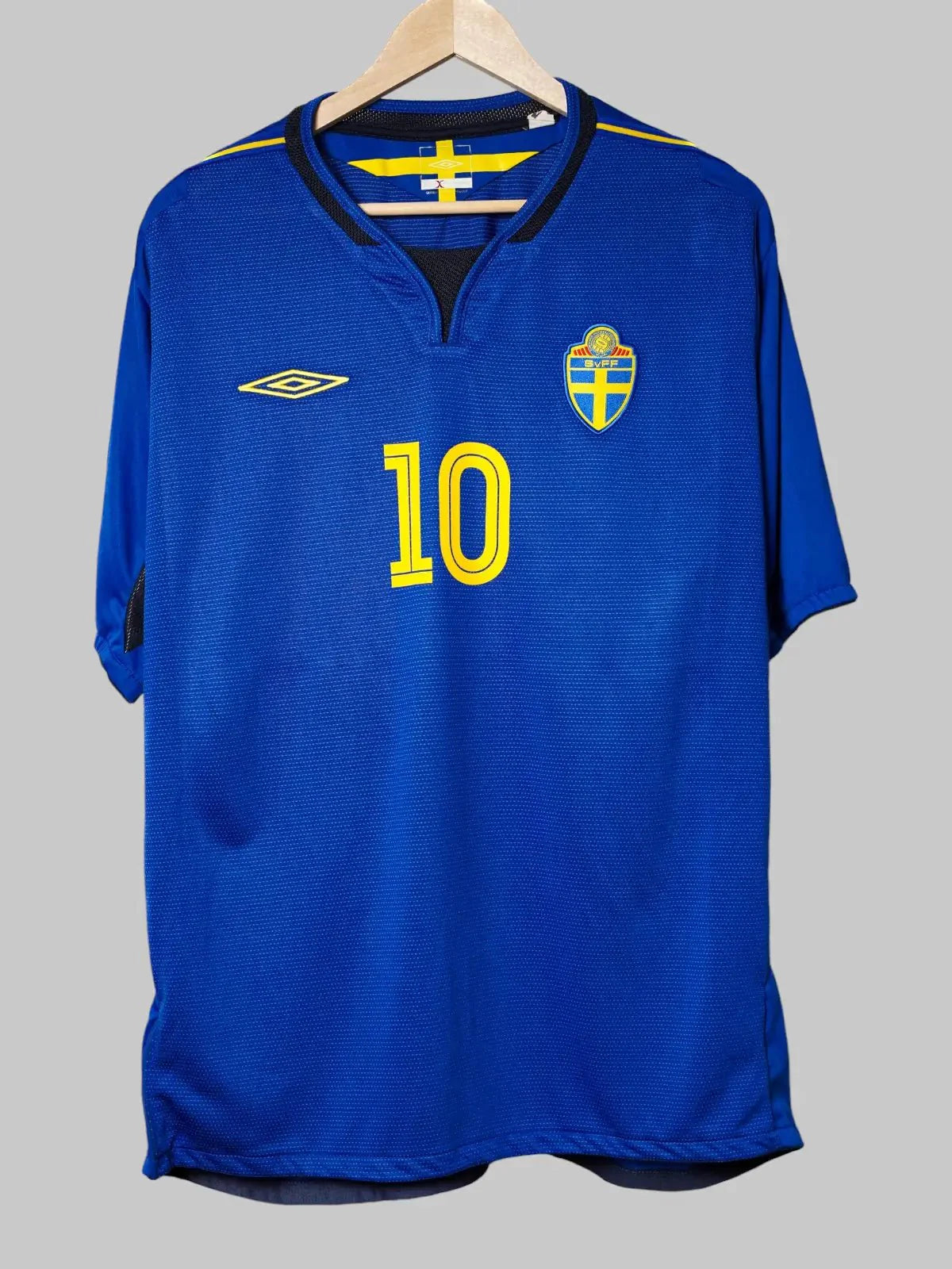 Sweden Away Shirt 2005/06 Ibrahimovic #10 (XL)