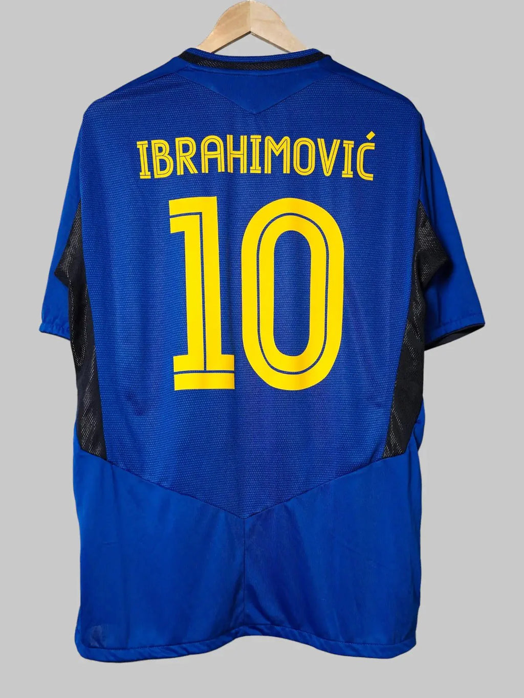 Sweden Away Shirt 2005/06 Ibrahimovic #10 (XL)