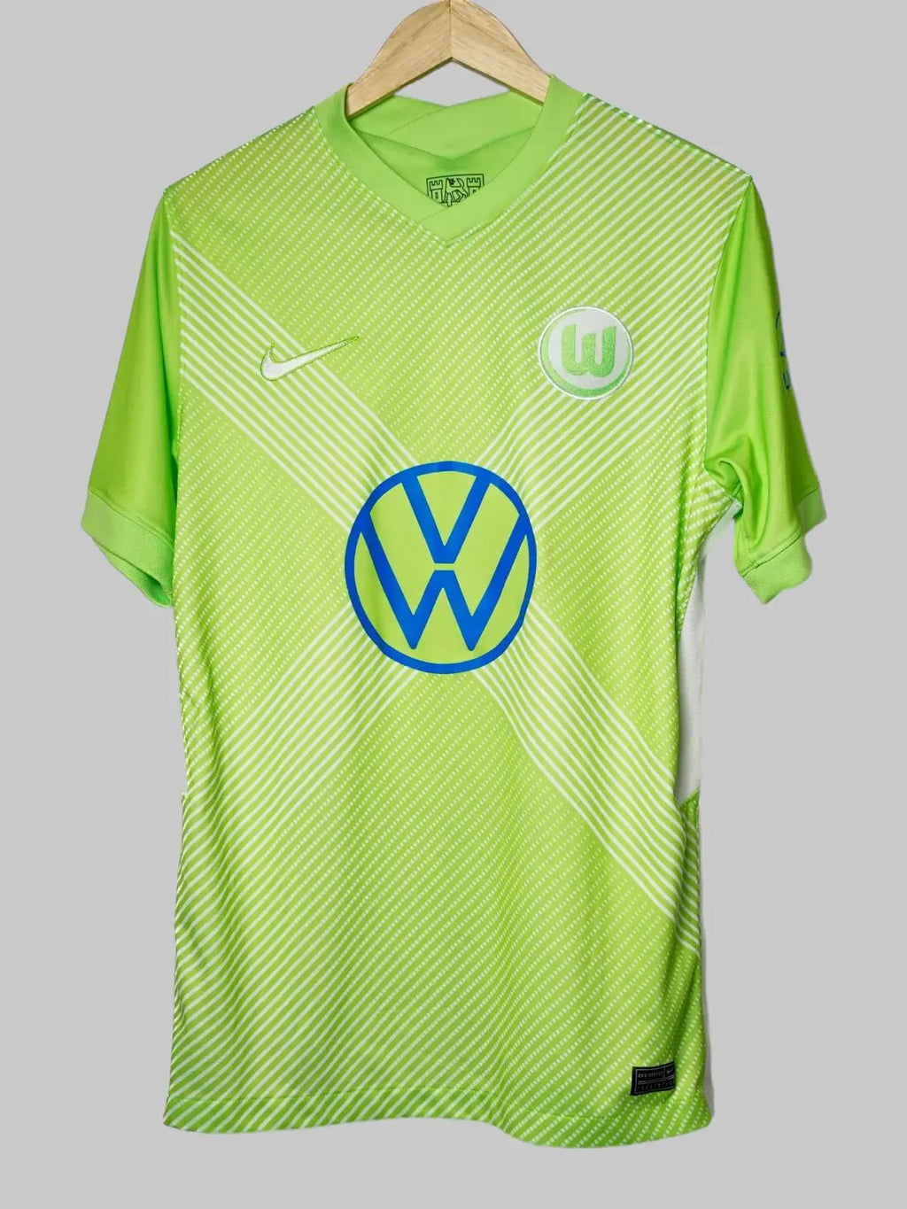 VFL Wolfsburg Home Shirt 2020/21 Arnold #27 (M)