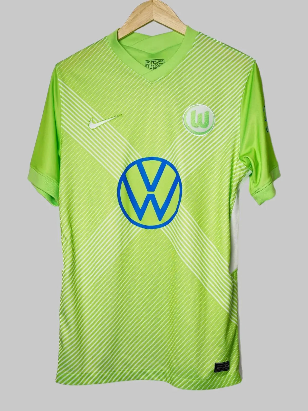 VFL Wolfsburg Home Shirt 2020/21 Arnold #27 (M)